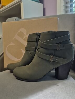 CHARLOTTE RUSSE Women's Olive Green/Khaki Ankle Boots with Wrap Straps